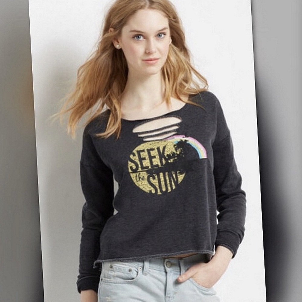 Chic Aeropostale cut Sweatshirt.